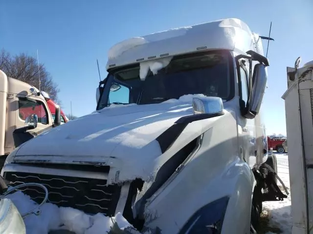 2022 Volvo VN VNL