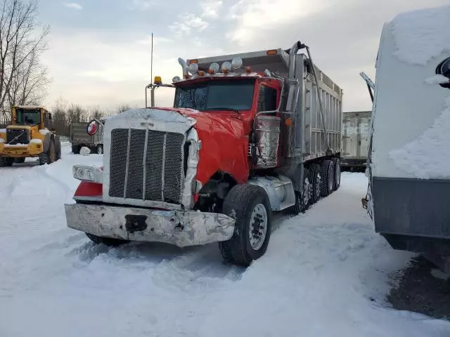 2014 Peterbilt 388