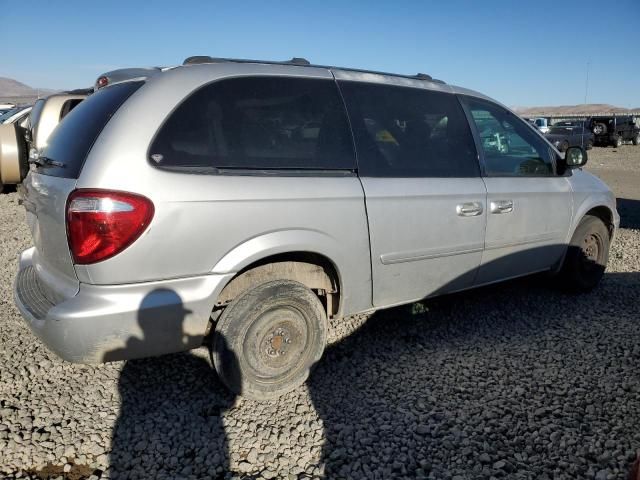 2004 Chrysler Town & Country LX