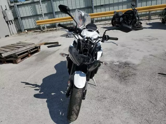 2024 Triumph Street Triple 765 R