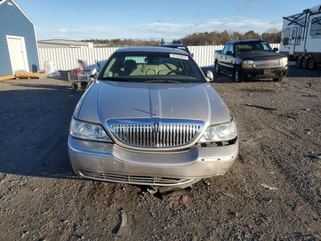 2005 Lincoln Town Car Signature Limited