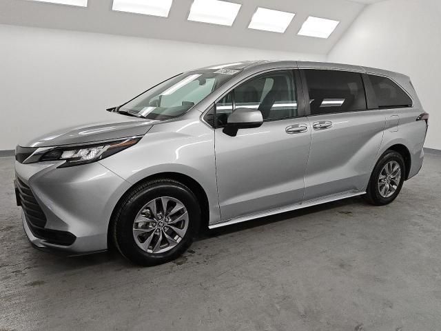 2023 Toyota Sienna LE