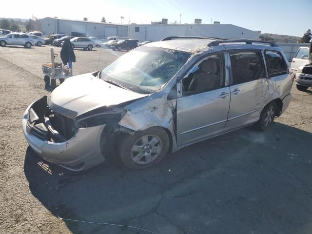 2004 Toyota Sienna CE