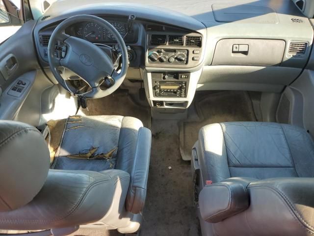 2000 Toyota Sienna LE