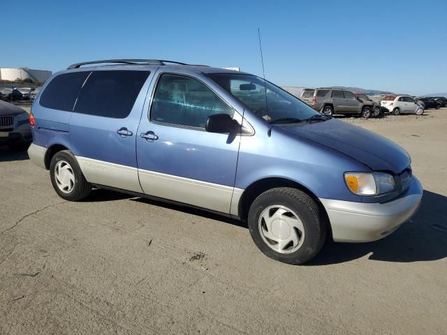 2000 Toyota Sienna LE