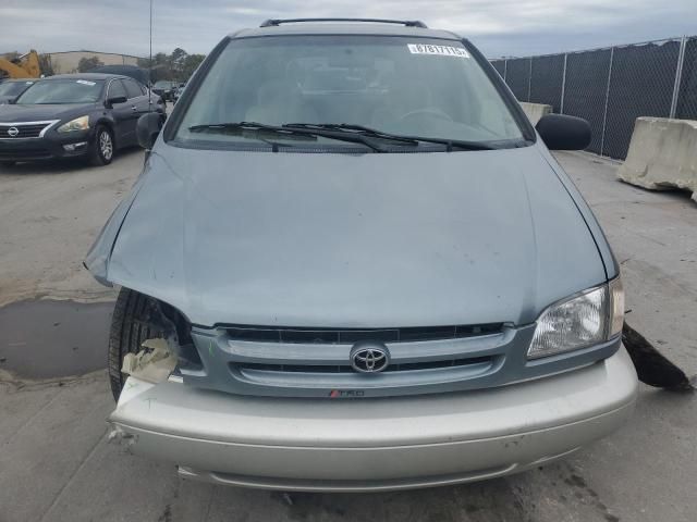 2000 Toyota Sienna LE