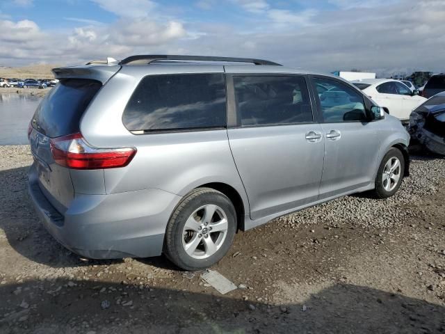 2018 Toyota Sienna LE