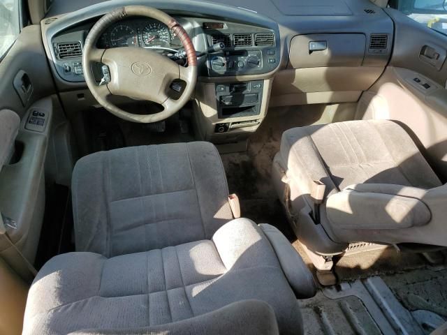 2000 Toyota Sienna LE