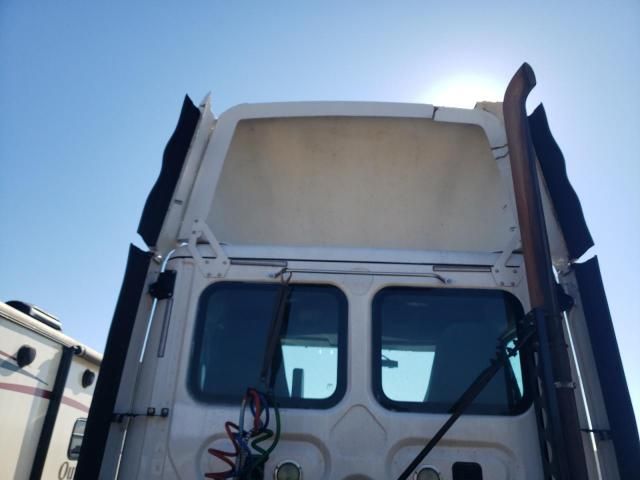 2016 Freightliner Cascadia 125