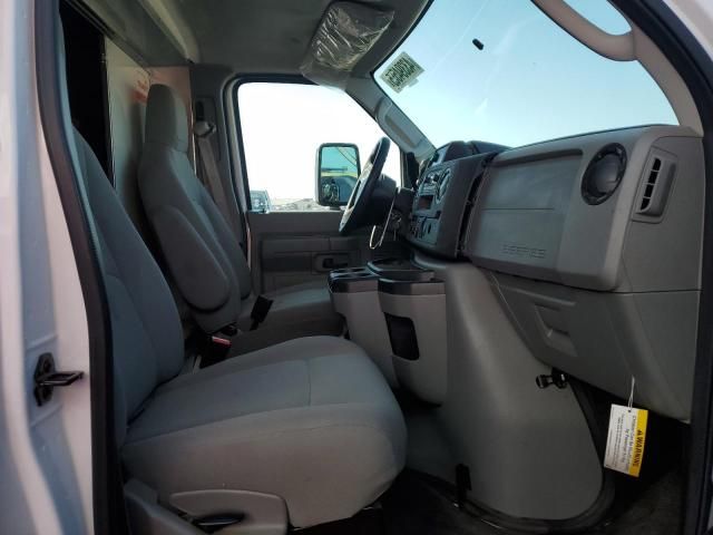 2022 Ford Econoline E450 Super Duty Cutaway Van