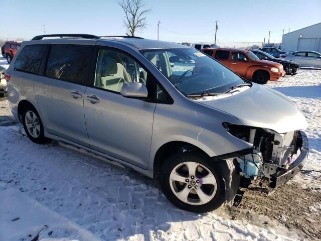 2019 Toyota Sienna LE