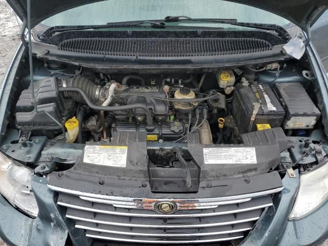 2005 Chrysler Town & Country LX