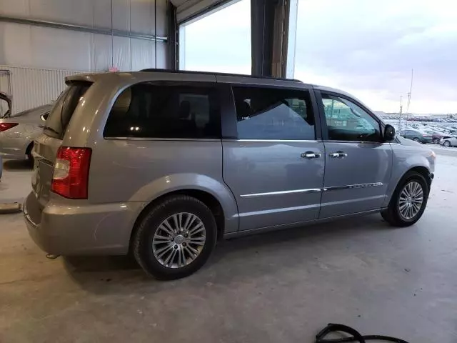 2013 Chrysler Town & Country Touring L