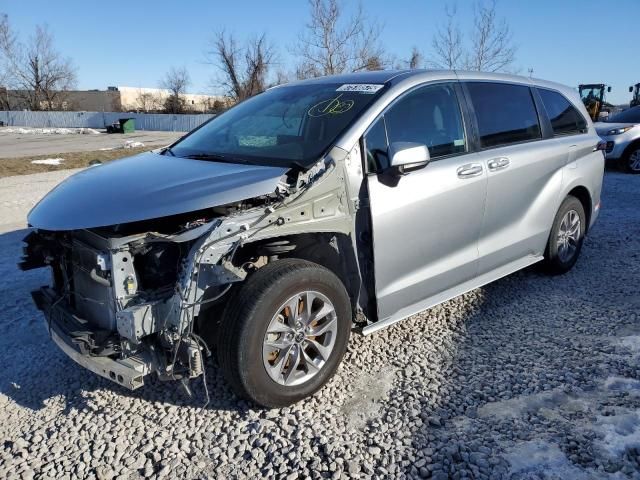 2022 Toyota Sienna LE