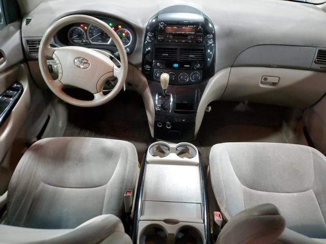 2004 Toyota Sienna CE