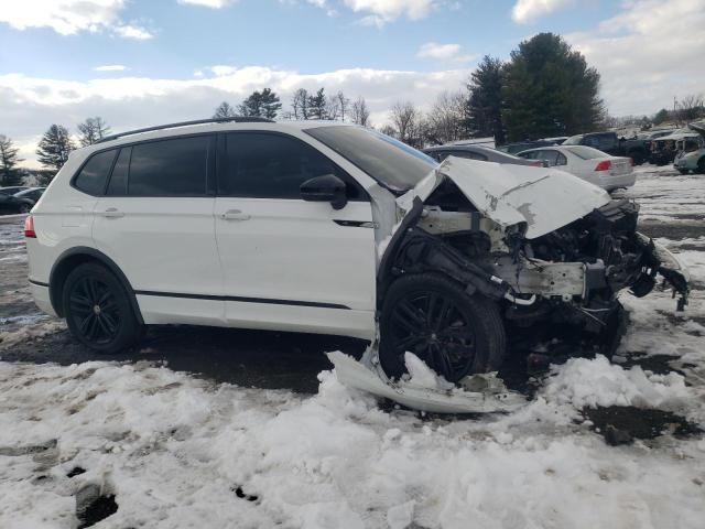 2022 Volkswagen Tiguan SE R-LINE Black