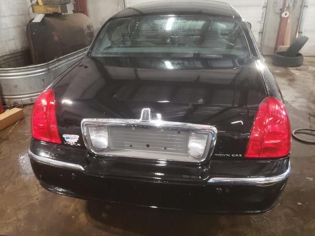 2005 Lincoln Town Car Signature Limited