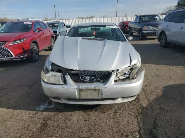 2000 Ford Mustang