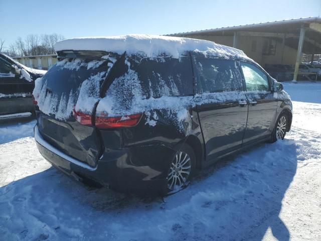 2020 Toyota Sienna XLE