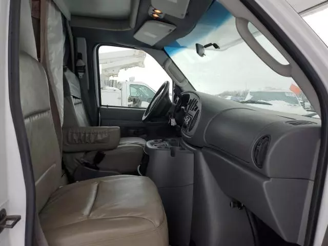 2003 Ford Econoline E450 Super Duty Cutaway Van