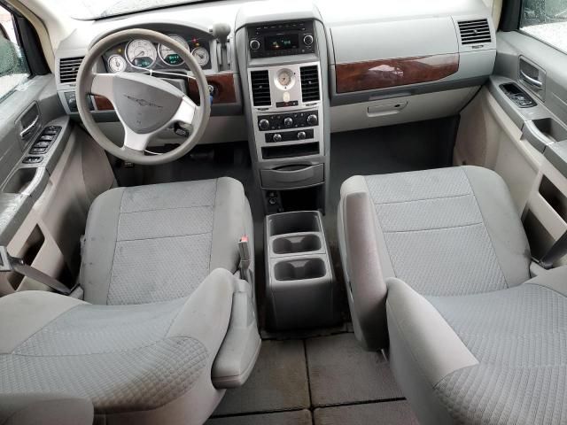 2010 Chrysler Town & Country LX