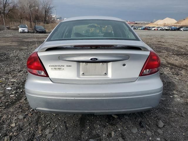 2004 Ford Taurus SE