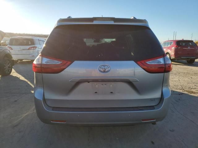 2019 Toyota Sienna XLE