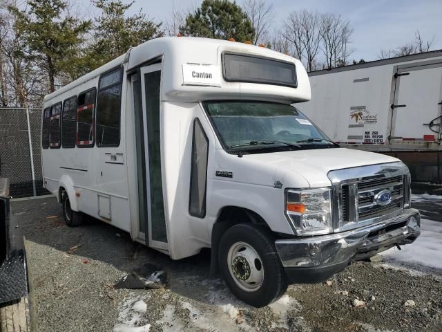 2018 Ford Econoline E450 Super Duty Cutaway Van