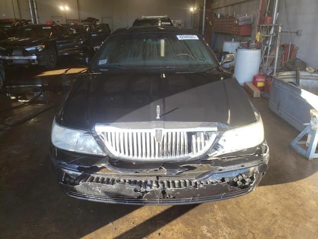 2005 Lincoln Town Car Signature Limited