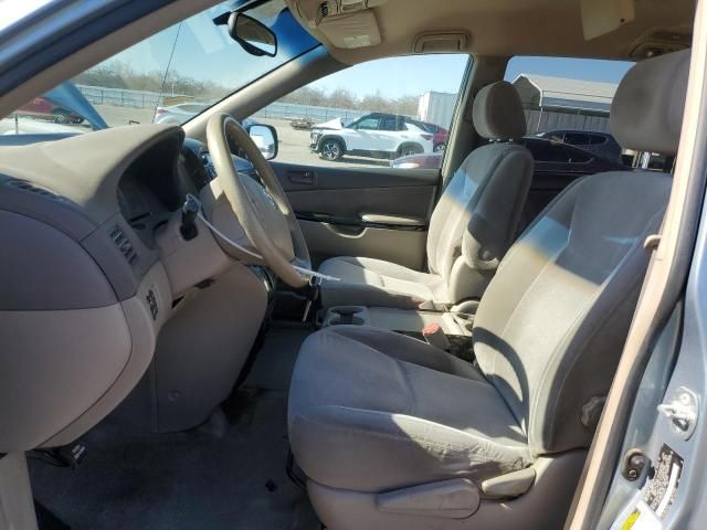 2005 Toyota Sienna CE