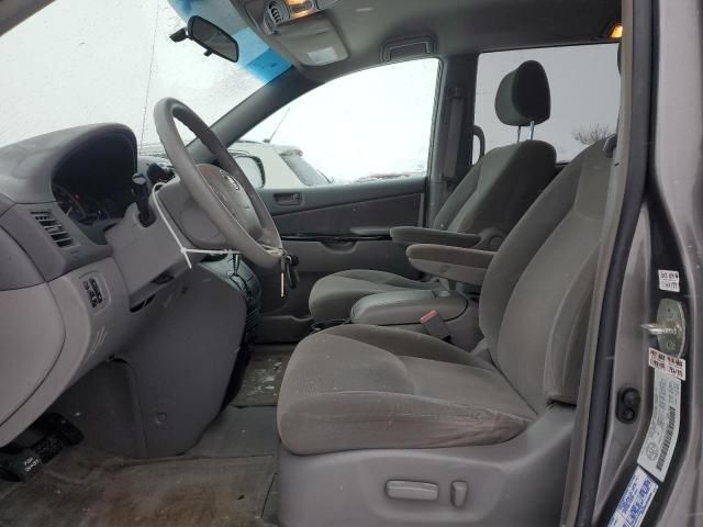 2004 Toyota Sienna CE