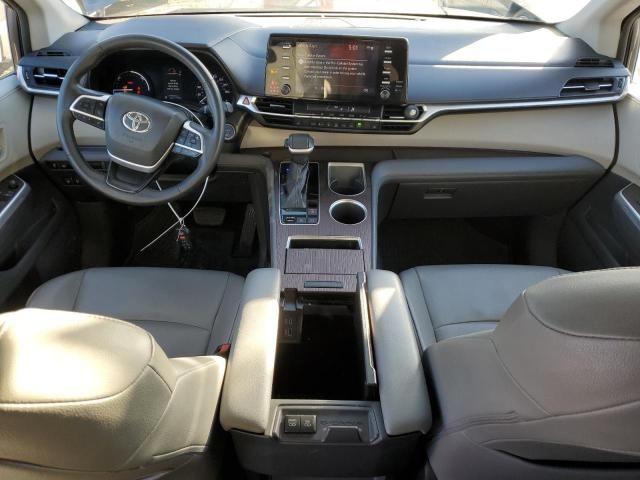 2022 Toyota Sienna XLE