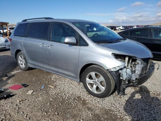 2018 Toyota Sienna LE