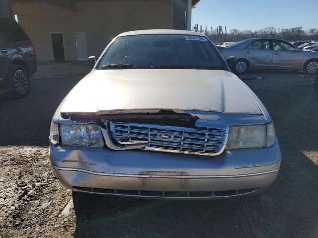 2004 Ford Crown Victoria LX