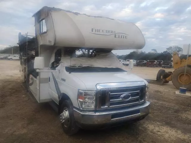 2017 Ford Econoline E350 Super Duty Cutaway Van