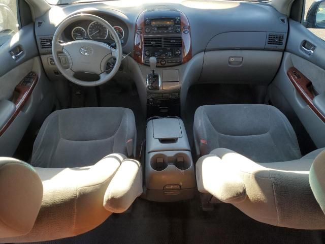 2005 Toyota Sienna XLE