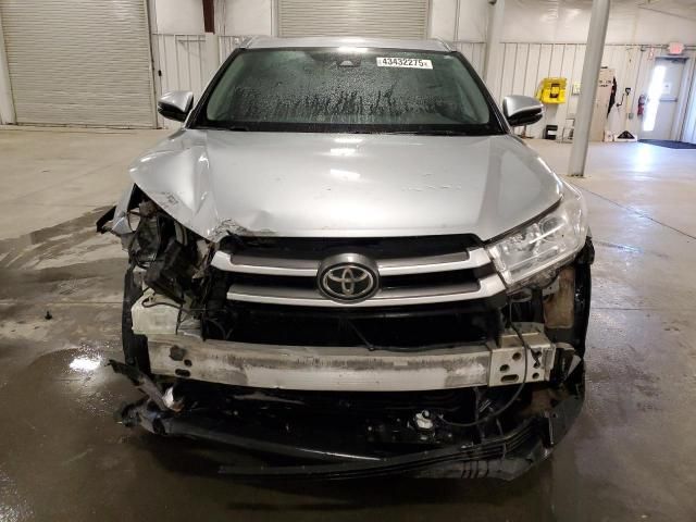 2017 Toyota Highlander SE