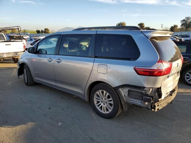 2016 Toyota Sienna XLE