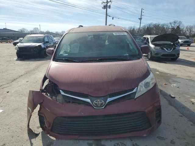 2018 Toyota Sienna LE