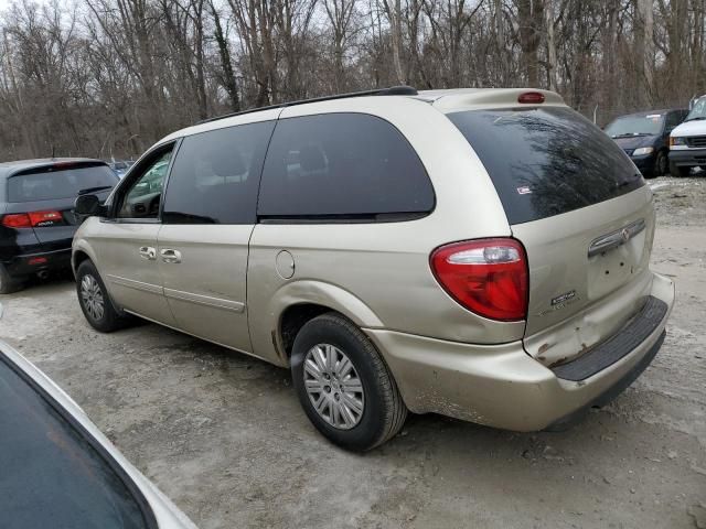 2005 Chrysler Town & Country LX