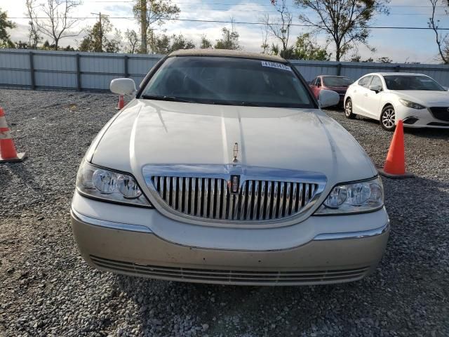 2004 Lincoln Town Car Executive