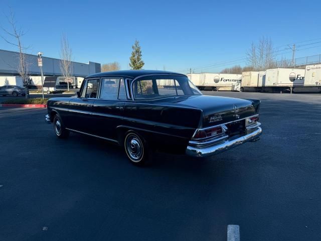 1965 Mercedes-Benz 220 SE