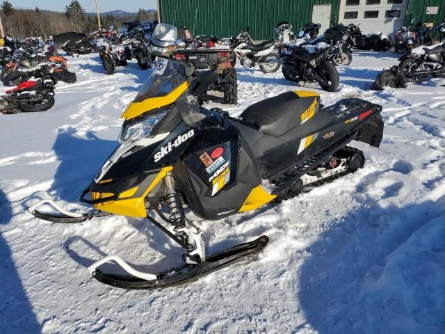 2017 Skidoo 2017 Skidoo MXZ Blizza