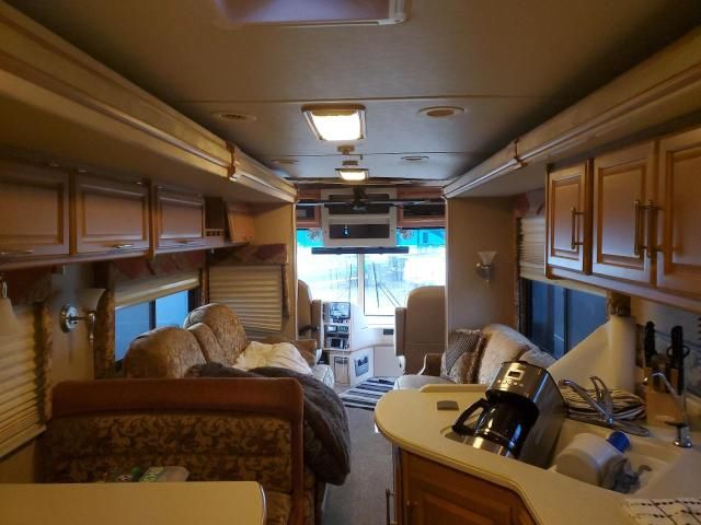 2006 Winnebago 2006 Freightliner Chassis X Line Motor Home