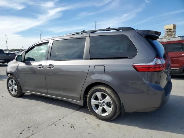 2018 Toyota Sienna LE