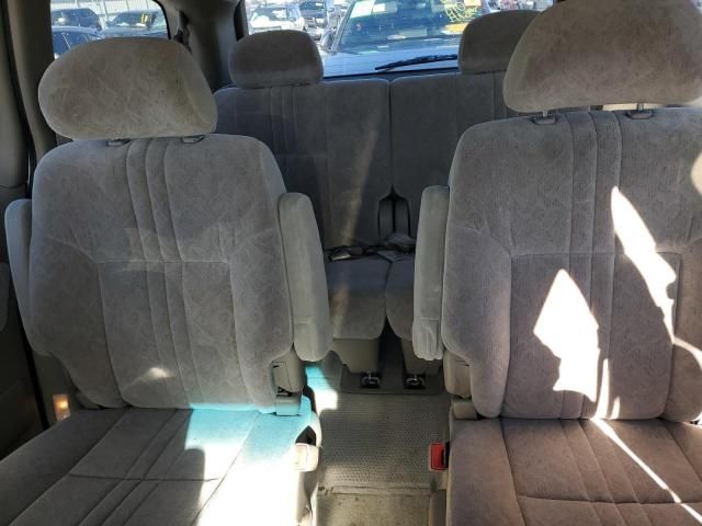 2000 Toyota Sienna LE