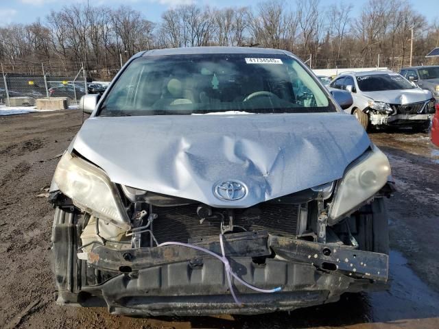 2011 Toyota Sienna LE