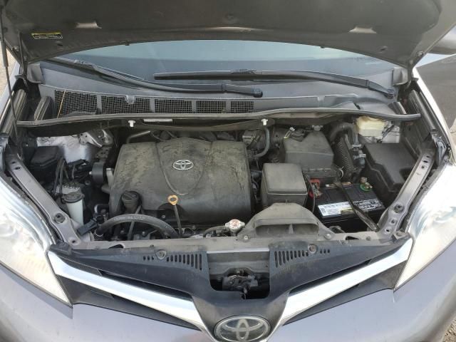 2018 Toyota Sienna LE