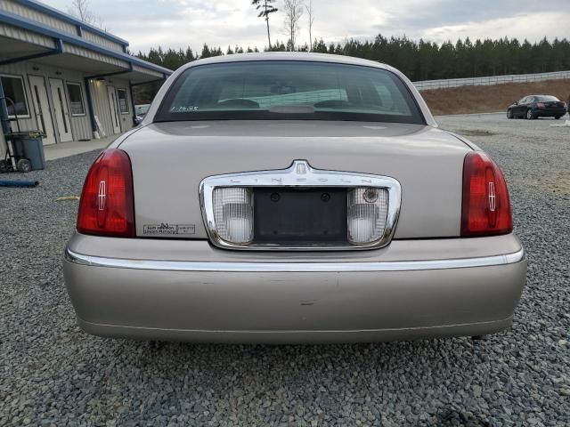 2000 Lincoln Town Car Signature