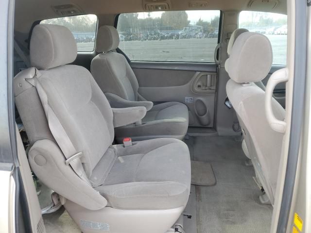 2005 Toyota Sienna CE